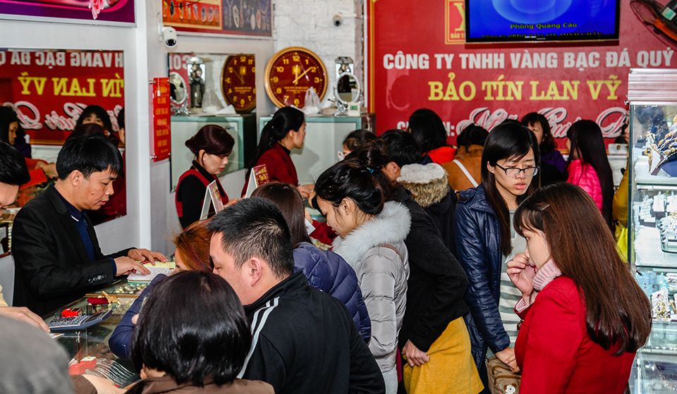 GIÁ VÀNG TĂNG ĐỘT BIẾN, USD GIẢM GIÁ MẠNH☀