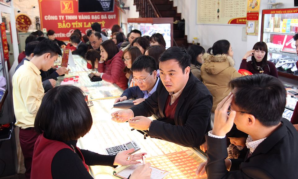 22/6: VÀNG BẮT ĐẦU TỤT DỐC – ANH MUỐN Ở LẠI EU